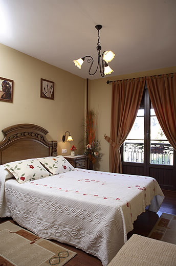 HOTEL RÚSTICO EIRADO DO PINO