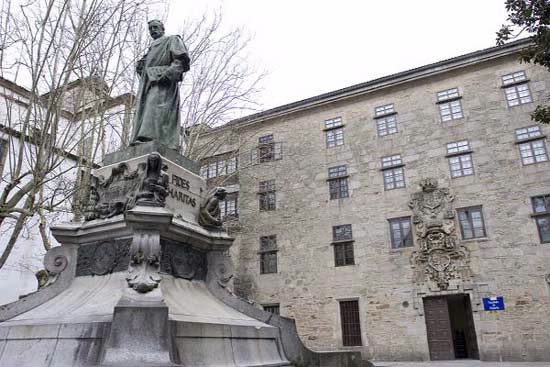 CASA DE EJERCITANTES