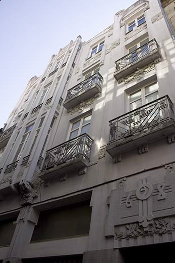 EDIFICIO DE VIVENDAS DO PREGUNTOIRO 6-8