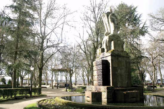 PARQUE ROSALÍA DE CASTRO