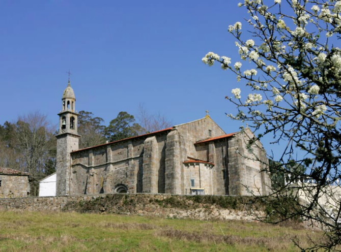 IGREXA E EDIF. DO ANTIGO MOSTEIRO DE MORAIME