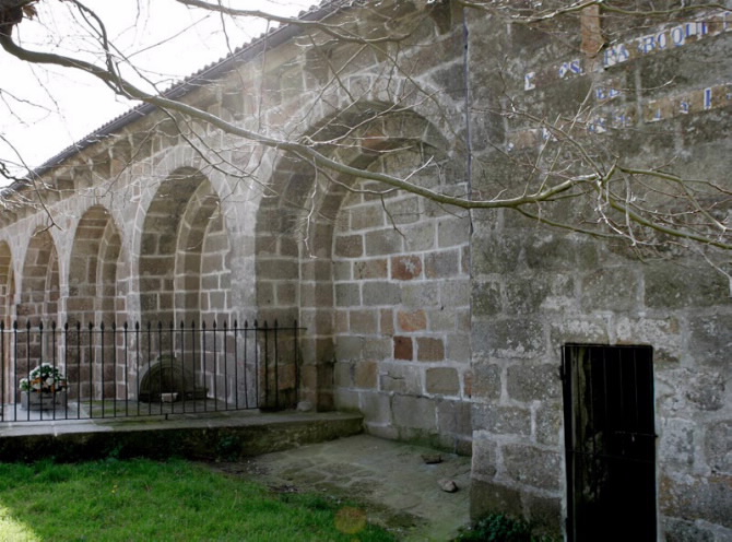 IGREXA E EDIF. DO ANTIGO MOSTEIRO DE MORAIME