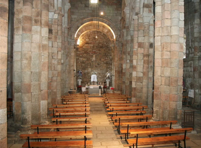 IGREXA E EDIF. DO ANTIGO MOSTEIRO DE MORAIME