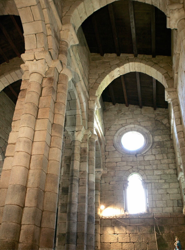 IGREXA E EDIF. DO ANTIGO MOSTEIRO DE MORAIME