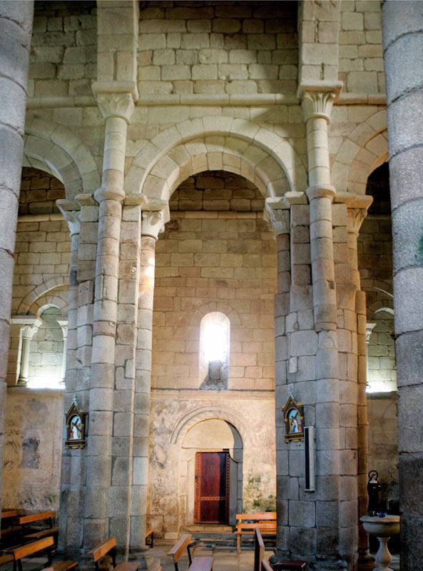 IGREXA E EDIF. DO ANTIGO MOSTEIRO DE MORAIME