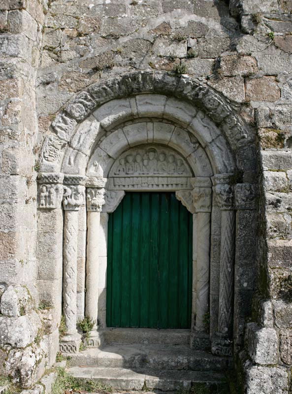 IGREXA E EDIF. DO ANTIGO MOSTEIRO DE MORAIME