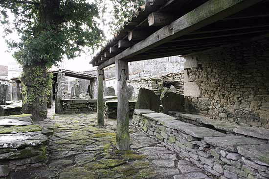 ANTIGO MERCADO POPULAR. PENDELLOS DE A GOLADA