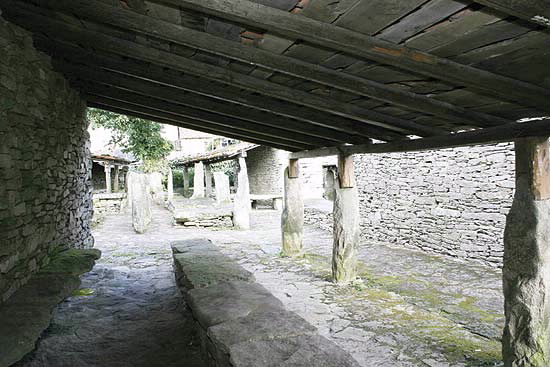 ANTIGO MERCADO POPULAR. PENDELLOS DE A GOLADA