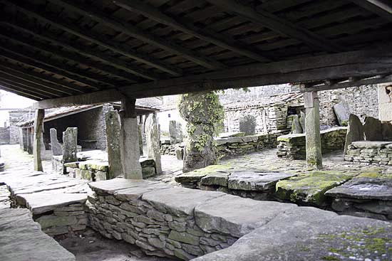 ANTIGO MERCADO POPULAR. PENDELLOS DE A GOLADA
