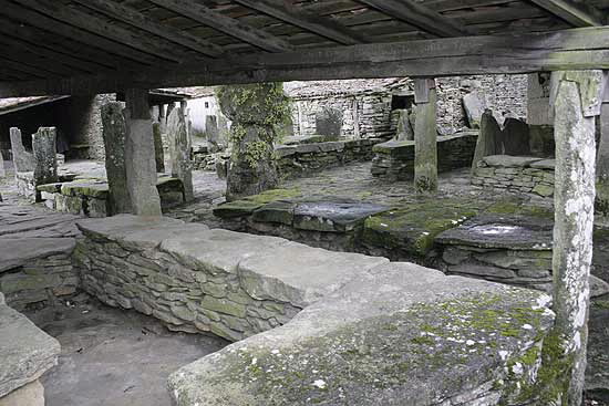 ANTIGO MERCADO POPULAR. PENDELLOS DE A GOLADA