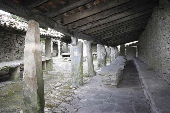 ANTIGO MERCADO POPULAR. PENDELLOS DE A GOLADA