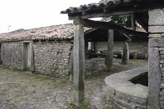 ANTIGO MERCADO POPULAR. PENDELLOS DE A GOLADA
