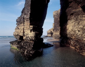 A PRAIA DAS CATEDRAIS