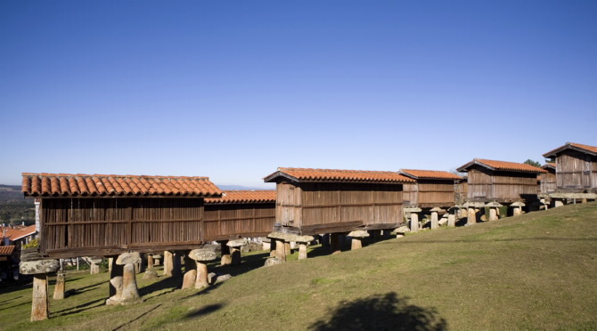 CONJUNTO DE HÓRREOS DE A MERCA