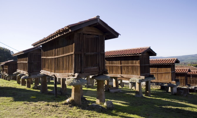 CONJUNTO DE HÓRREOS DE A MERCA