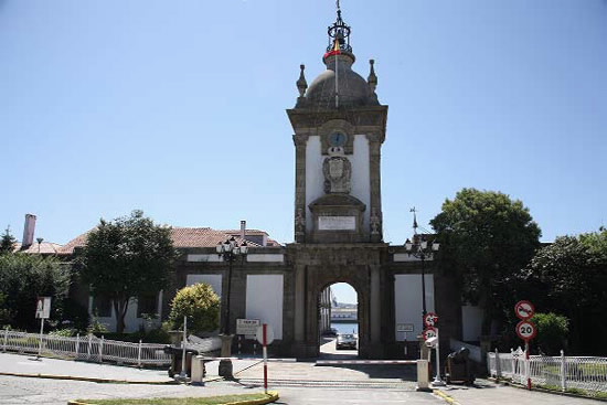 PORTA DO DIQUE