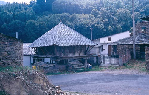 HÓRREO EN LAMAS DE MOREIRA