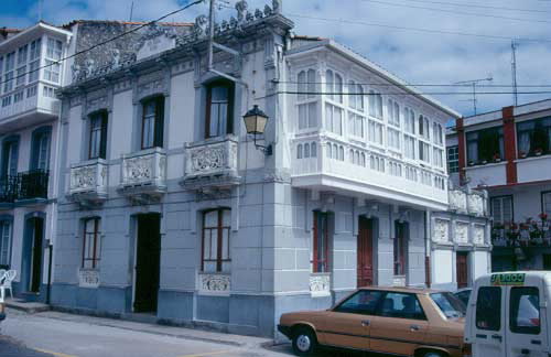 CASA CON GALERÍAS EN REDES