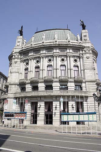 TEATRO GARCÍA BARBÓN