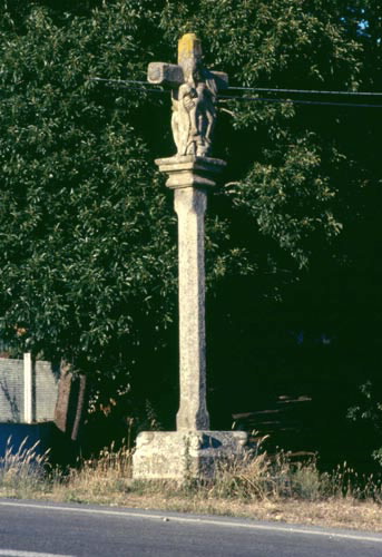 CRUCEIRO DO CAMIÑO DA IGREXA. BESEXOS