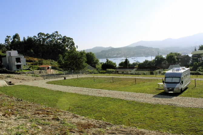 ÁREA DE CAMPING CAR ÁREA, PLAYA ARNELES