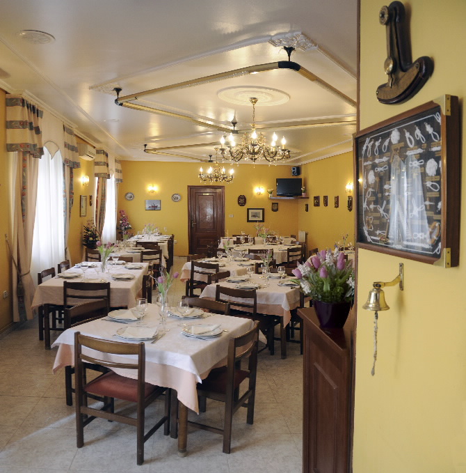 MESÓN DE CEPA - TRES EN UNO