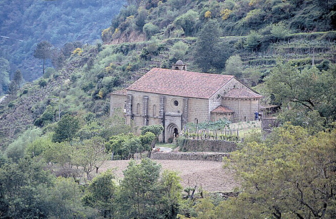 IGREXA PARROQUIAL DE SAN VICENTE DE POMBEIRO