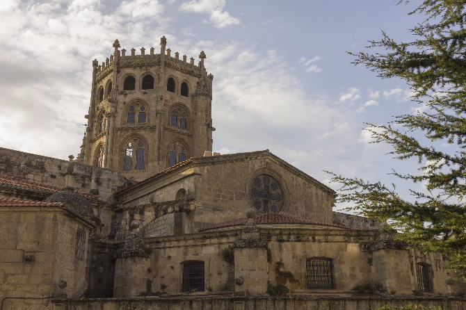 CATEDRAL - BASÍLICA DE SAN MARTIÑO