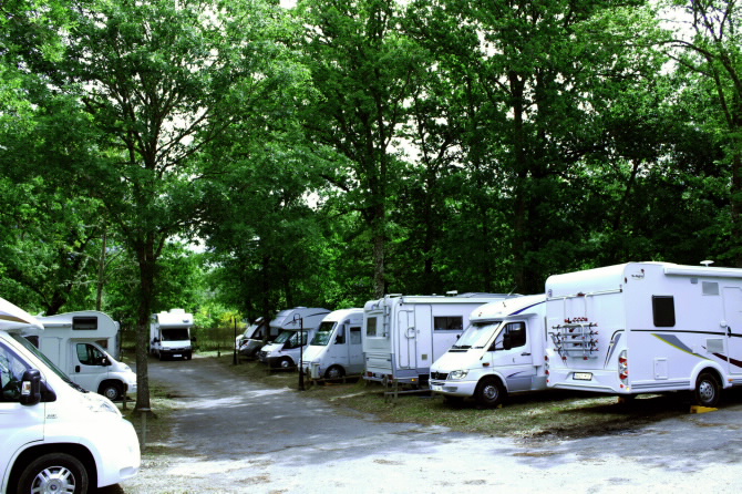 ÁREA EN CAMPING ARENTEIRO