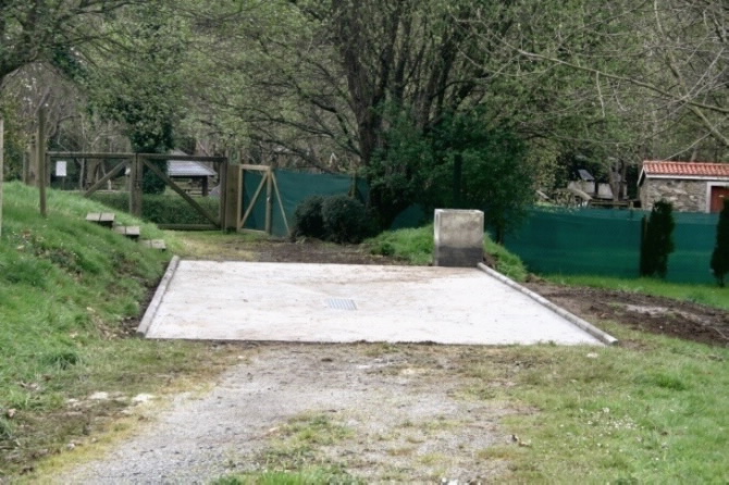 ÁREA EN CAMPING RIO XUVIA