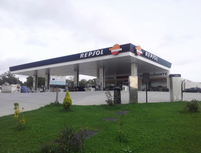 ÁREA EN E. S. REPSOL DE O VIAXEIRO