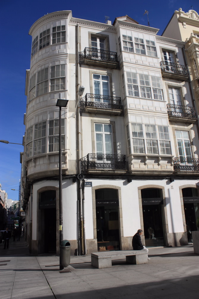 CASAS EN TORNO PLAZA DE LUGO