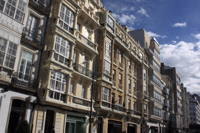 CASAS EN TORNO PLAZA DE LUGO