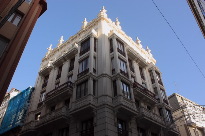 EDIFICIO EN AVENIDA DOS ÁNGELES