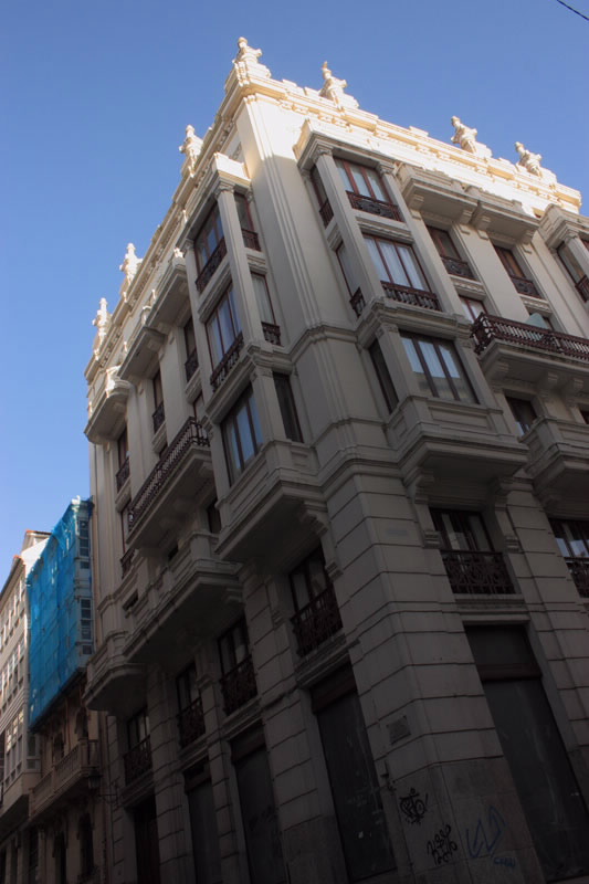 EDIFICIO EN AVENIDA DOS ÁNGELES
