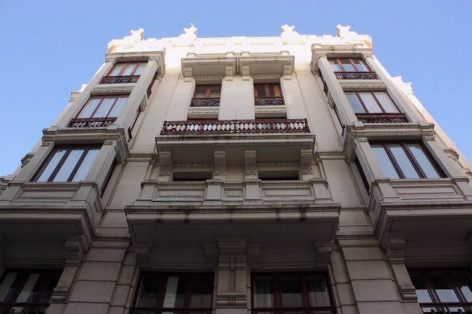 EDIFICIO EN AVENIDA DOS ÁNGELES