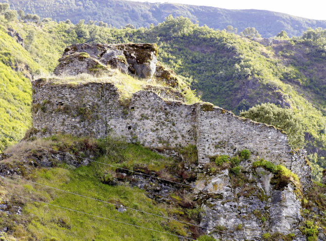 CASTELO DE CARBEDO
