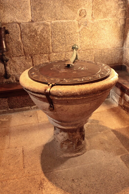 IGREXA DE SANTA MARÍA A ANTIGA DA CORTICELA