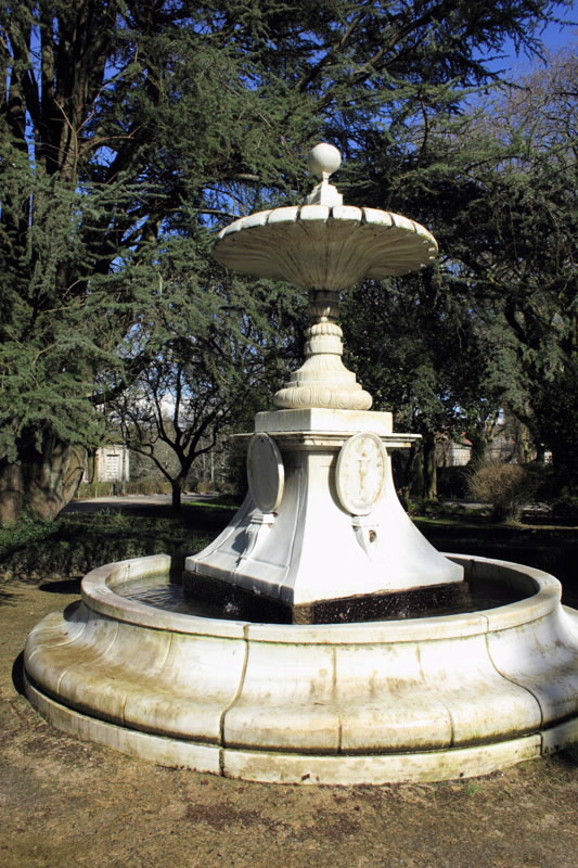 FONTE DO PASEO DA FERRADURA