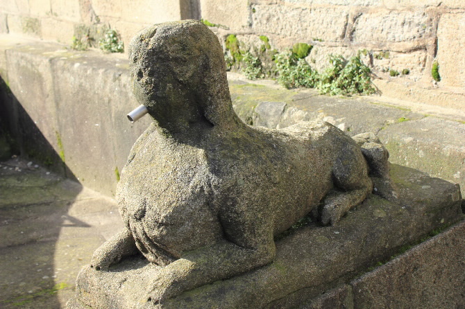 FONTE NA VIRXE DA CERCA