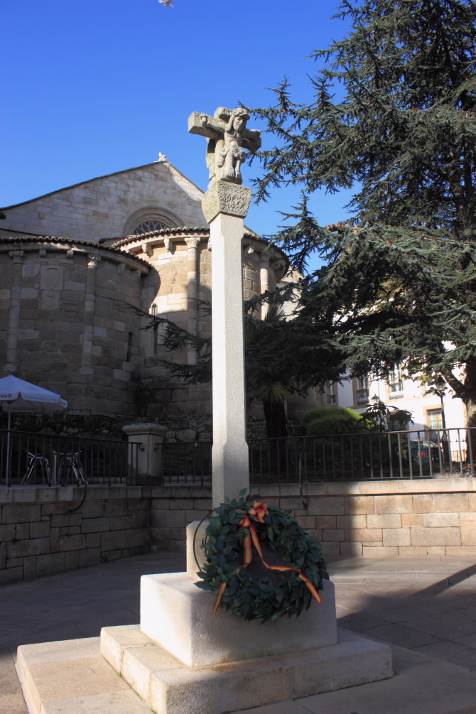 CRUCEIRO DA PRAZA DA CONSTITUCIÓN