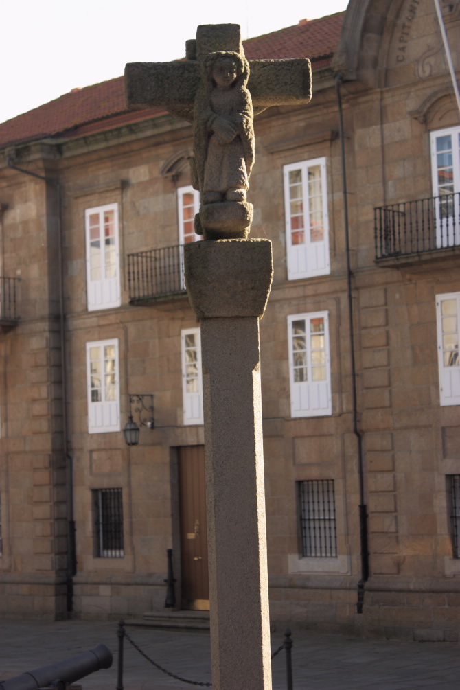 CRUCEIRO DA PRAZA DA CONSTITUCIÓN