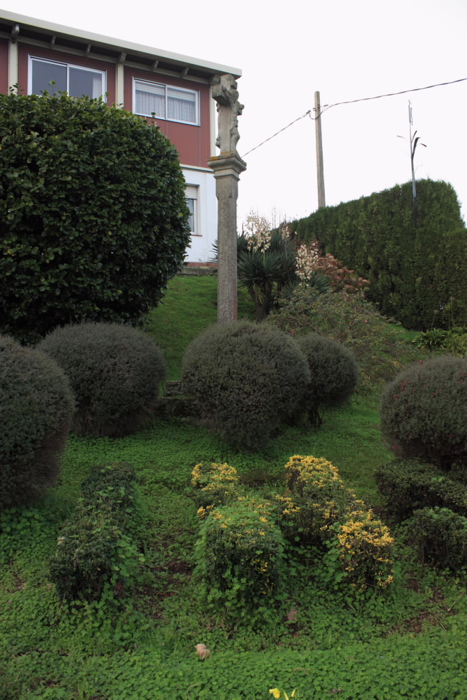 CRUCEIRO DAS XESUITIÑAS