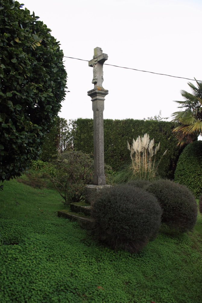 CRUCEIRO DAS XESUITIÑAS