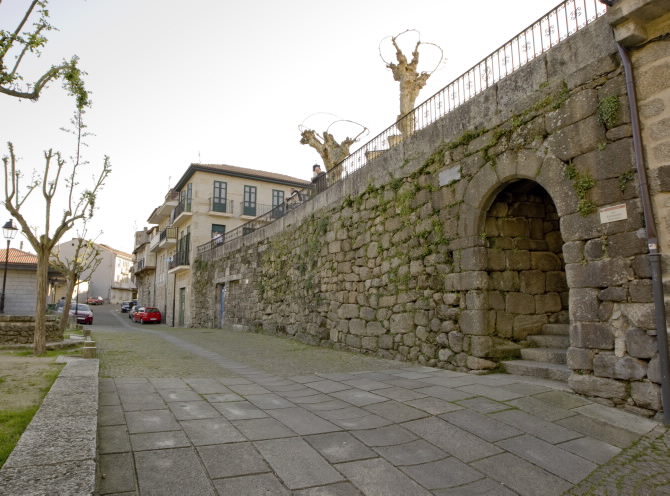 MURALLA DA VILA DE RIBADAVIA