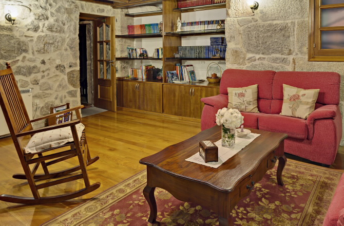 A CASA VELLA DA RIVERA