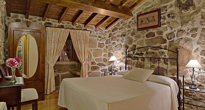 A CASA VELLA DA RIVERA