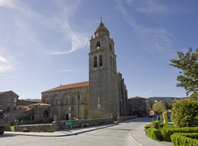 COLEGIATA DE SANTA MARÍA DE XUNQUEIRA DE AMBÍA