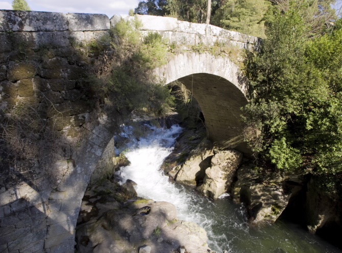 PONTE ROMANA SOBRE O RÍO DEVA