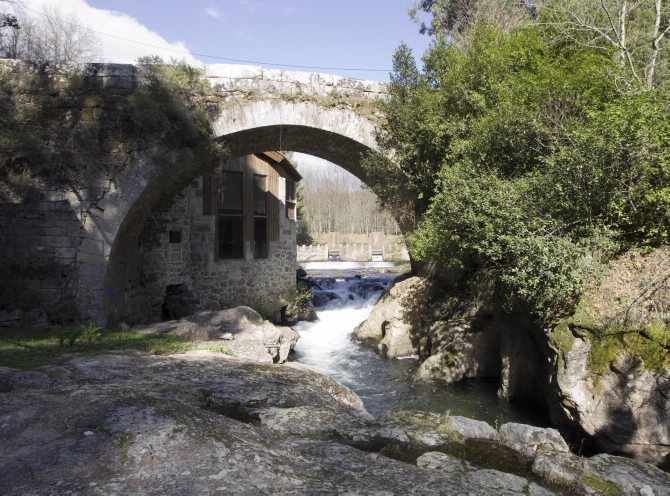 PONTE ROMANA SOBRE O RÍO DEVA